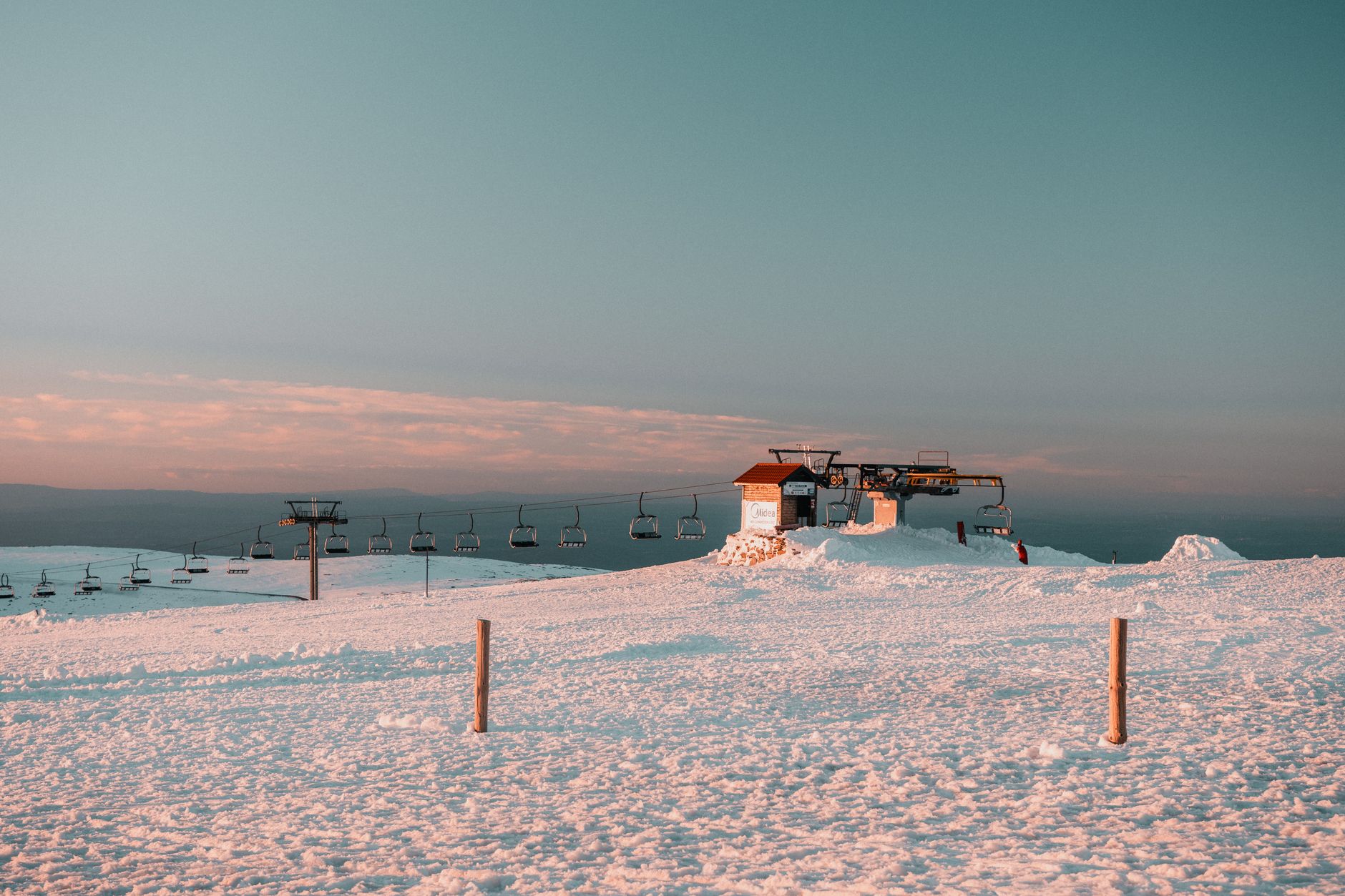 Paisagem de inverno na serra da Estrela ao fim da tarde